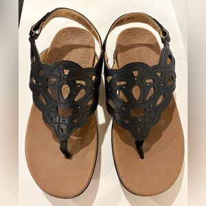 Rockport Black Thong Sandals with Intricate Cut-Out Design Size 7.5